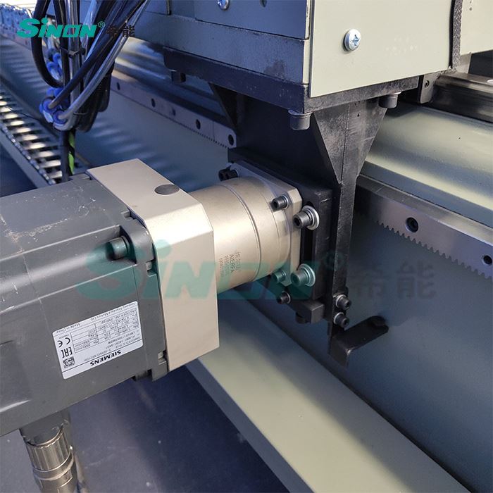 CNC double head aluminum profile miter saw with variable angles (12).jpg